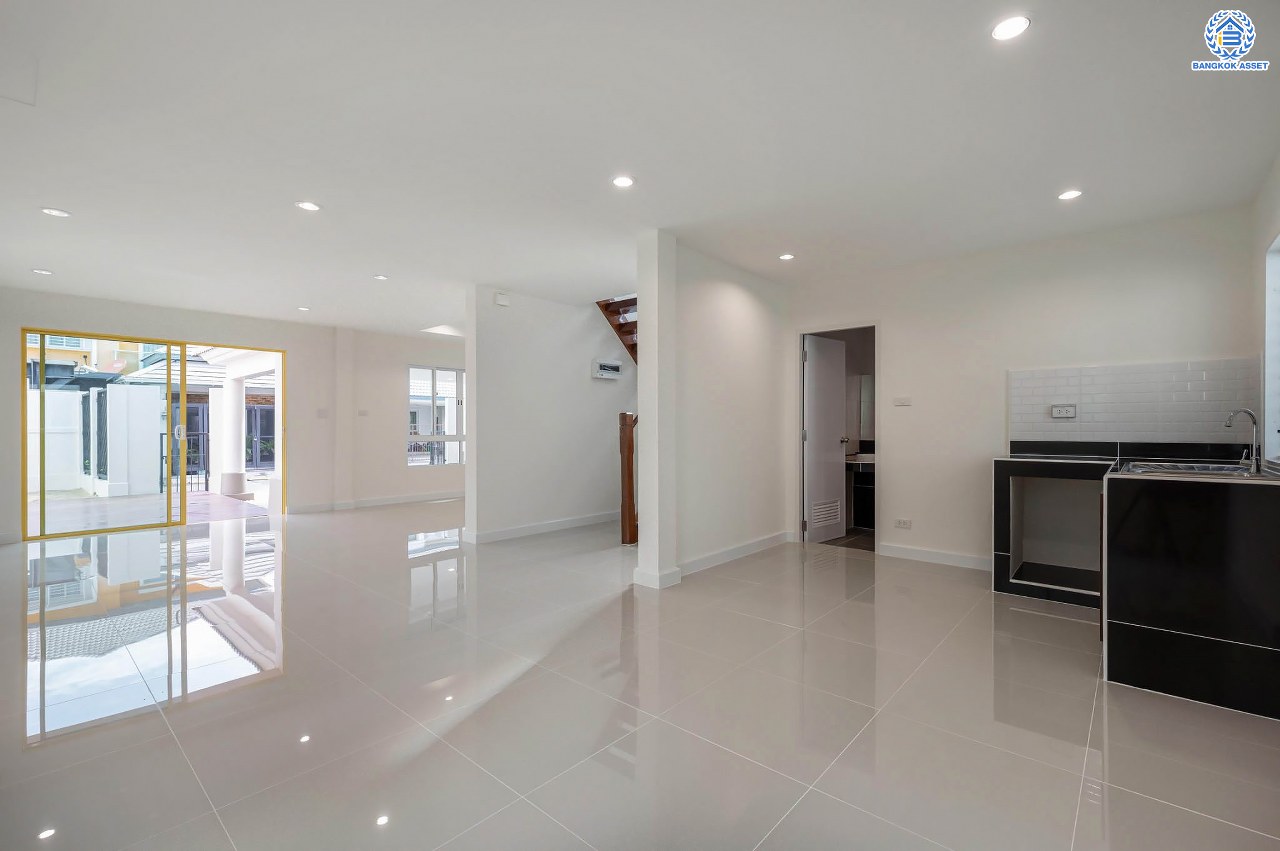 บ้านมือสองตกแต่งใหม่ โครงการ ชวนชื่นโมดัส ราชพฤกษ์-ท่าอิฐ เนื้อที่กว่า 57.8 ตร.ว. พร้อมฟังก์ชัน 3 ห้องนอน 2 ห้องน้ำ จอดรถได้ 2 คัน บนทำเลศักยภาพ เชื่อมต่อถนนรัตนาธิเบศร์ และถนนราชพฤกษ์ ทำเลใจกลาง 2 เซ็นทรัล ใกล้รถไฟฟ้า "สถานีบางรักน้อยท่าอิฐ"